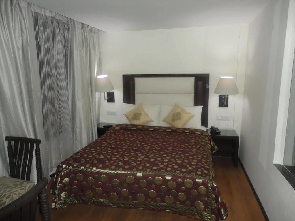 Swiss Wood Hotel Manāli Extérieur photo
